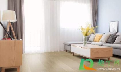 地板不沾灰有什么小妙招(地板怎样擦不容易沾灰)