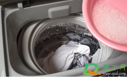 滚筒洗衣机怎么清洗污垢(如何清洗滚筒洗衣机内部的污垢)