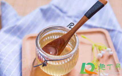 蜂蜜水多少度水冲(蜂蜜水用多少度水冲)