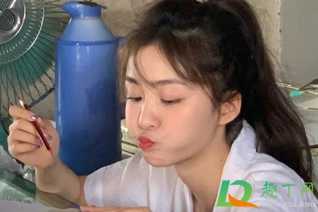 卷发软化头发会变直吗(头发卷曲软化之后会变直吗?)