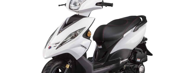 踏板摩托安装滑行轮的方法(踏板摩托车安装滑行齿轮好不好)