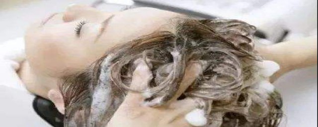 油性头发洗头频率(油头的洗头频率)