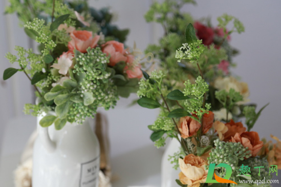 放干花的瓶子要加水不(干花瓶里要放水吗)