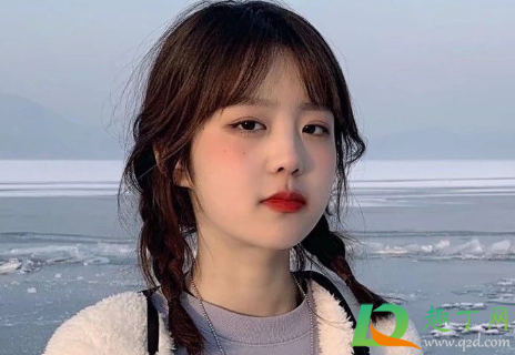 刘海一天就油了正常吗(刘海半天就油)