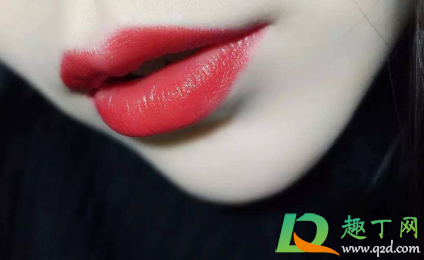 唇膏含什么成分会很滋润(润唇膏有什么成分不好)