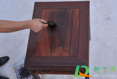 家具打蜡能上油漆吗(家具打蜡好还是上清漆)