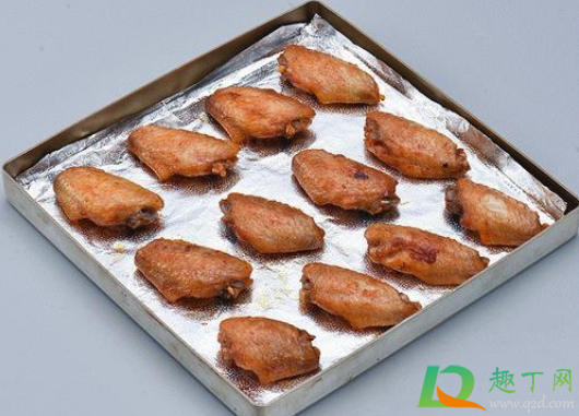 烤箱锡纸是用亮面还是暗面(烤箱锡纸哪一面)