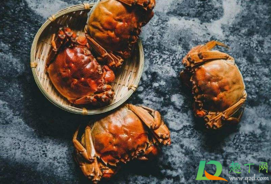 蒸螃蟹水里面要放什么东西(蒸螃蟹要放水里吗)