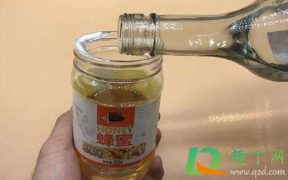 假蜂蜜加白酒有什么反应(蜂蜜放白酒怎么是真假)