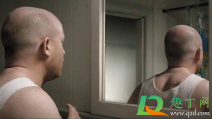 后脑勺肿了一块一按就疼怎么回事(后脑勺感觉肿了按着疼)