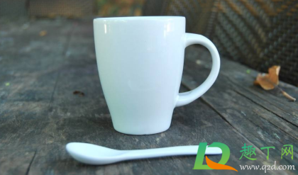 杯子上的字迹怎么消(陶瓷杯子上的字迹怎么去除)