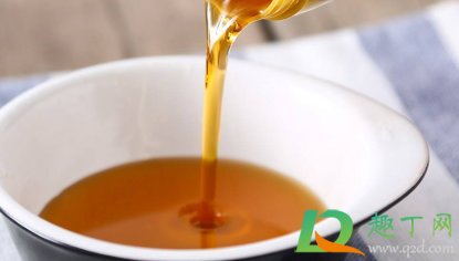 纯小磨香油来回倒有浮沫吗(小磨香油为什么要加水)