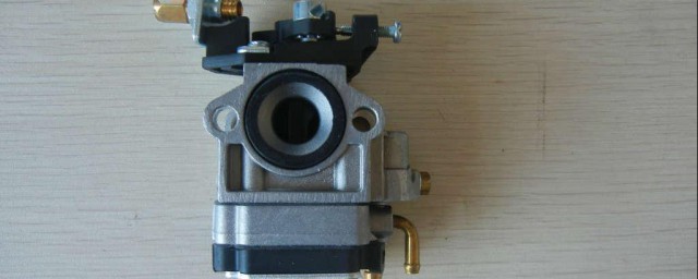 摩托车化油器漏油的解决办法(摩托车化油器漏油咋办)