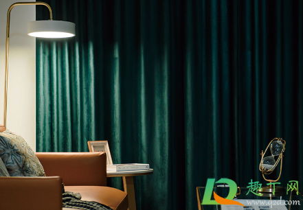 窗帘正面挂里面还是外面(挂窗帘正面朝里还是朝外)