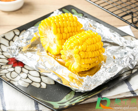 烤箱锡纸是用亮面还是暗面(烤箱锡纸哪一面)