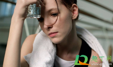 为什么会莫名其妙冒冷汗(为什么时不时冒冷汗)