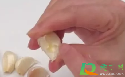 蒜皮怎么剥才好剥(怎么能快速剥蒜皮) 蒜皮怎么剥才好剥(怎么能快速剥蒜皮)