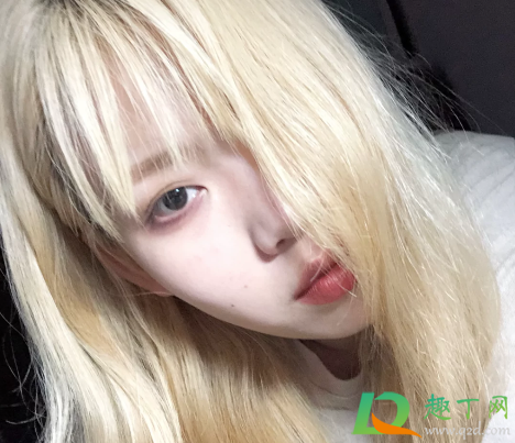 软化头发的臭味多久能散(头发软化后有味道多久去除)