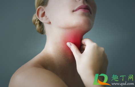 东西卡在气管能吐出来吗(呕吐物卡在气管里吐不出来怎么办?)