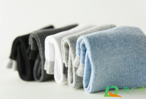 袜子会越穿越大吗(穿上袜子脚会不会变大)