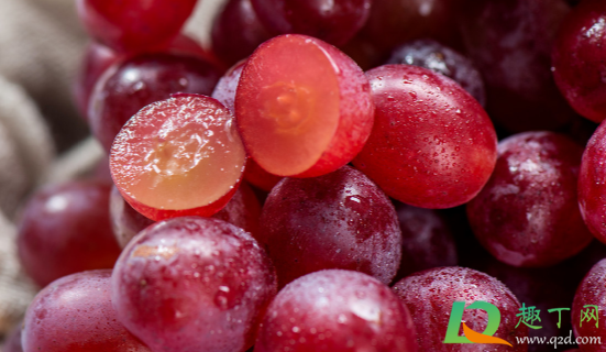 红提有点青有点酸能吃吗(吃青提好还是红提好)