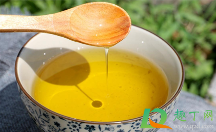 花生油怎么看有没有掺别的油(花生油里有水)