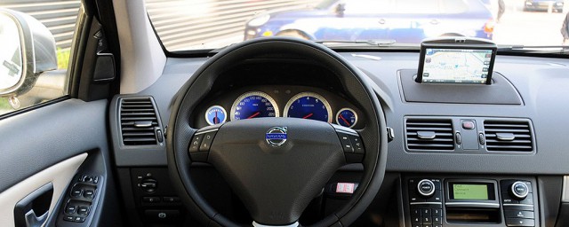 沃尔沃xc90导航屏幕老版可以升降吗(沃尔沃xc90导航升级)