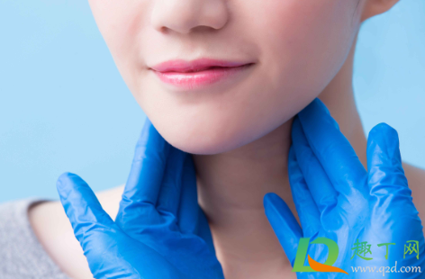 东西卡在气管能吐出来吗(呕吐物卡在气管里吐不出来怎么办?)