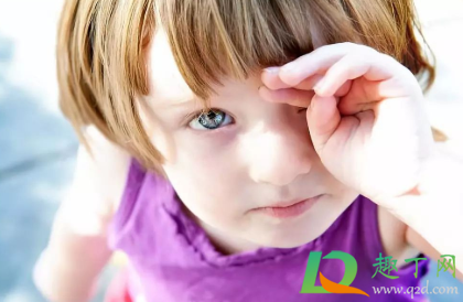 眼睛有杂物怎样取出(眼内有异物怎么取出) 眼睛有杂物怎样取出(眼内有异物怎么取出)