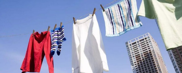 深色衣服褪色怎么恢复(浅色衣服褪色怎么补救)