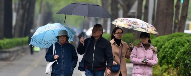 二年级填写优美句路上的行人这样填(大街上人来人往补充句子二年级)