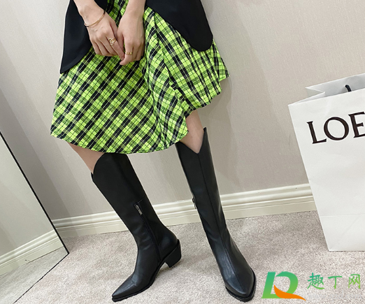 刚买的过鞋靴有味道正常吗(新买的靴子有股酸臭味)