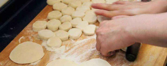 两种饺子皮花样吃法(两种饺子皮的做法)