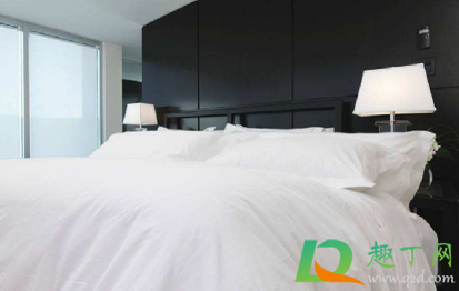 床单睡的地方发黄怎么清洗(床单躺的地方发黄怎么清洗)