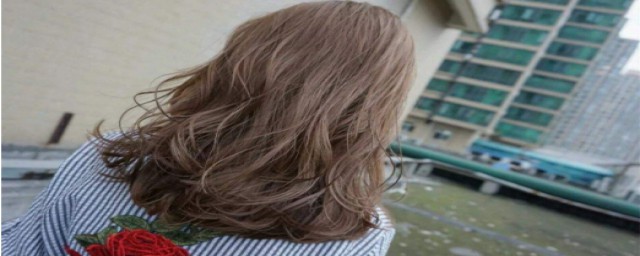 烫发后几天没有卷的原因(为什么卷发刚烫几天就不卷了)