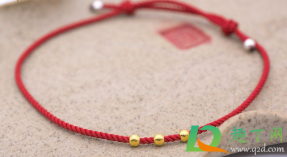 手上红绳带着洗澡需不需要摘(戴上红绳可以随便摘吗)