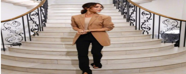 45岁女人穿衣搭配技巧(45岁女人如何穿衣打扮)