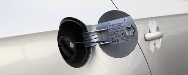 斯柯达锁车了油箱还能开怎么回事(斯柯达钥匙锁车里面了怎么办)