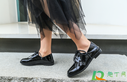 皮鞋码子合适但穿着掉根是质量问题吗(皮鞋断底是质量问题吗) 皮鞋码子合适但穿着掉根是质量问题吗(皮鞋断底是质量问题吗)