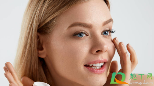 眼睛肿了怎么办(眼睛肿了怎么办才能消肿)