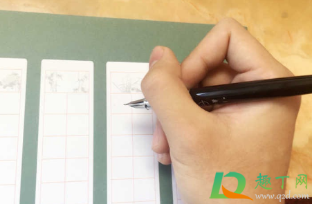 握笔的正确姿势小学生图片(小学生写字握笔姿势 图片大全)