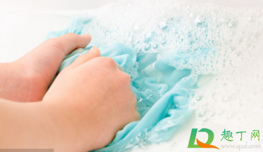 桑葚染衣服上能洗掉吗(桑葚把衣服染上色了怎么能洗掉)