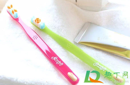 老人用牙刷用软的还是硬的(儿童牙刷硬的好还是软的好)