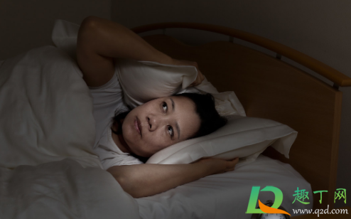 怎样入睡不胡思乱想(怎样才能不胡思乱想尽快入睡)