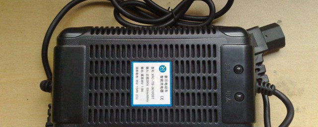 电瓶车里面的充电器输出没有电压是怎么回事(电动车充电器没有输入电压)
