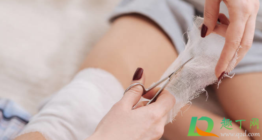 纱布要一天一换吗(纱布两天不换) 纱布要一天一换吗(纱布两天不换)