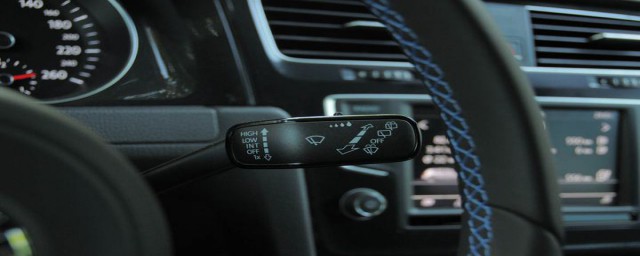 大众途岳雨刷器怎么使用(大众途岳后雨刮器怎么开关)