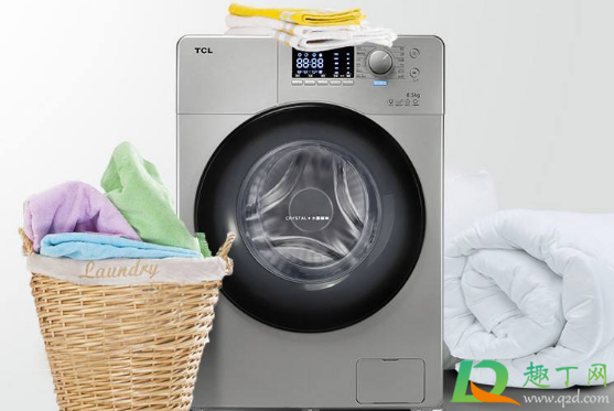 衣服放洗衣机洗裹上很多卫生纸怎么去除(衣服洗的时候粘上卫生纸怎么去除)