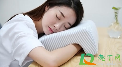 中午趴着睡觉有什么坏处(午觉趴着睡觉有什么坏处)