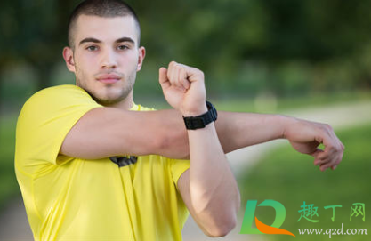 为什么胳膊上的筋会跳(胳膊肘上的筋一直跳为什么)